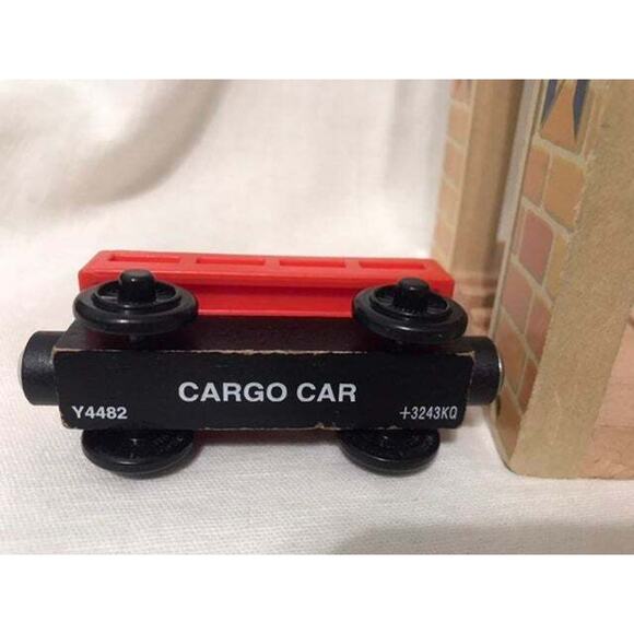 THOMAS & FRIENDS WOODEN RAILWAY CASTLE CRANE KING OF THE RAILWAY - Picture 10 of 10